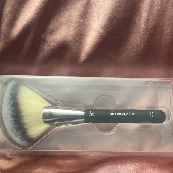 NWT IT Cosmetics Heavenly Luxe Sculpt & Define Brush No. 25, Opened / Never Used - Picture 3 of 5